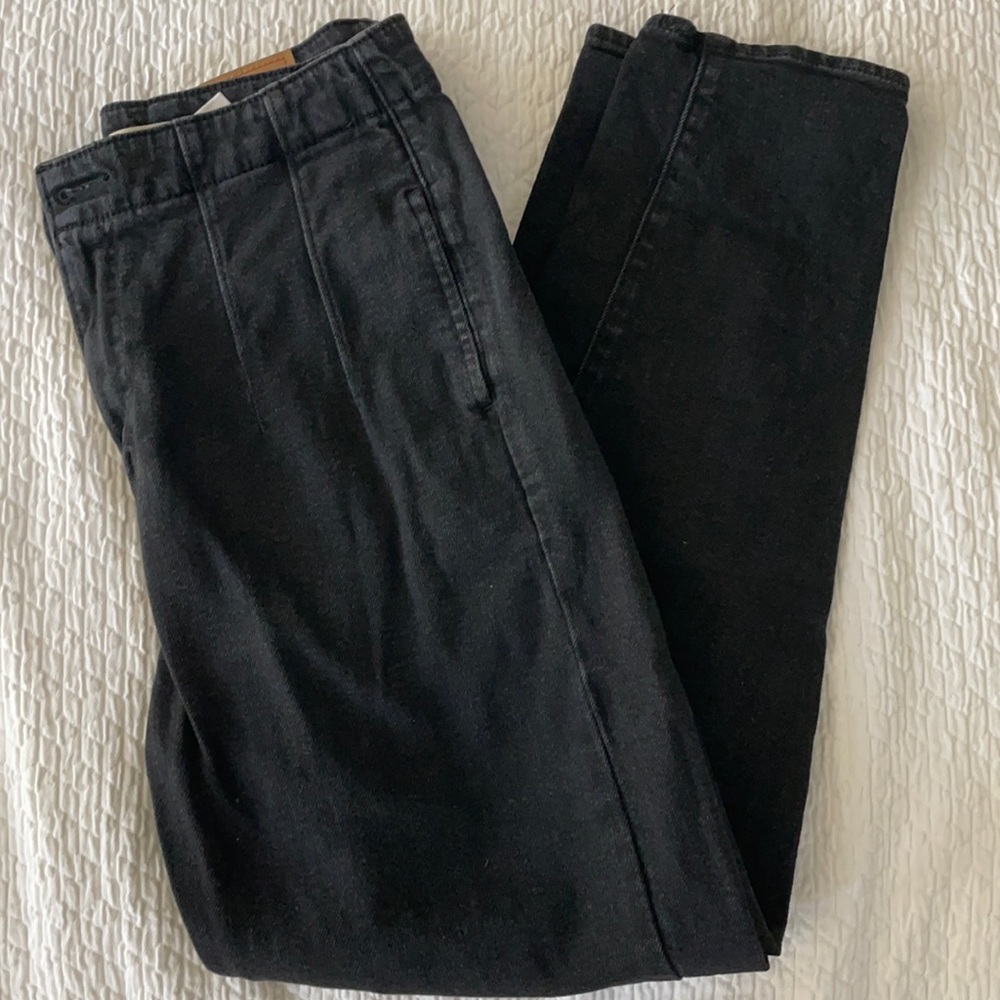 Black Levi’s High Wasted Taper Jeans